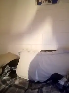 Snapshot of k1oudE chatting on February 17, 12:01 pm k1oudE online show from February 17, 12:01 pm