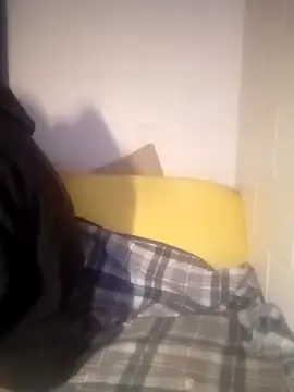 Snapshot of k1oudE chatting on February 22, 9:19 am k1oudE online show from February 22, 9:19 am