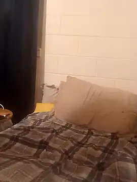 Snapshot of k1oudE chatting on February 23, 4:32 am k1oudE online show from February 23, 4:32 am