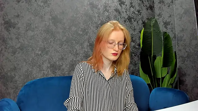 Snapshot of ElizabethHarpper chatting on February 3, 8:02 am ElizabethHarpper online show from February 3, 8:02 am