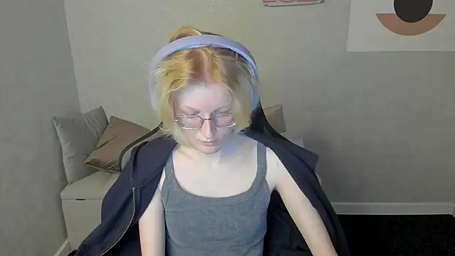 Snapshot of ElizabethHarpper chatting on September 14, 8:13 am ElizabethHarpper online show from September 14, 8:13 am