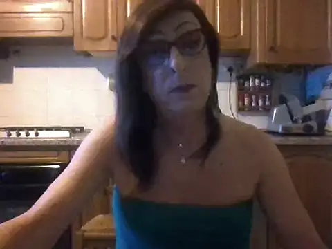 Snapshot of Tiabet chatting on April 3, 8:07 pm Tiabet online show from April 3, 8:07 pm