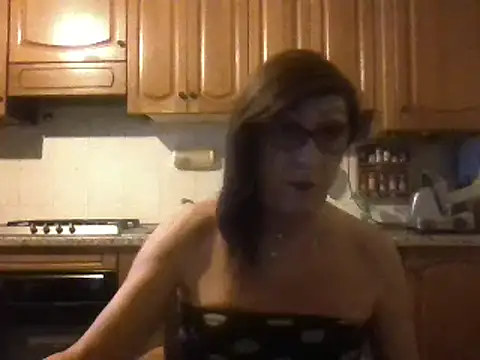 Snapshot of Tiabet chatting on April 17, 8:23 pm Tiabet online show from April 17, 8:23 pm