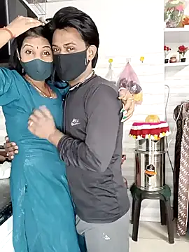 Snapshot of Best-Couple chatting on February 17, 5:25 am Best-Couple online show from February 17, 5:25 am