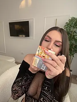 claraxjoyy online show from February 10, 5:44 am