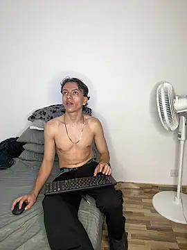 Snapshot of Young_latin_master777 chatting on December 30, 3:14 am Young latin master777 online show from December 30, 3:14 am