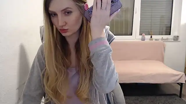 florianikaa online show from February 2, 11:42 pm