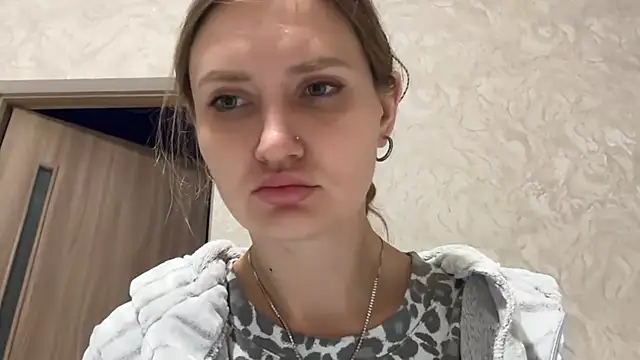florianikaa online show from October 16, 6:53 pm