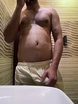 Snapshot of skyisthelimit12 chatting on March 18, 2:36 am skyisthelimit12 online show from March 18, 2:36 am