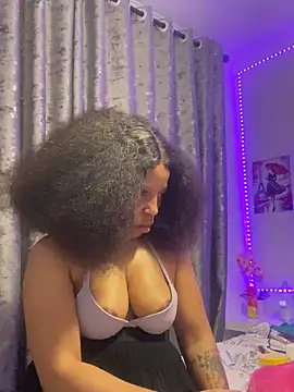 Snapshot of Thando04 chatting on April 11, 11:53 pm Thando04 online show from April 11, 11:53 pm