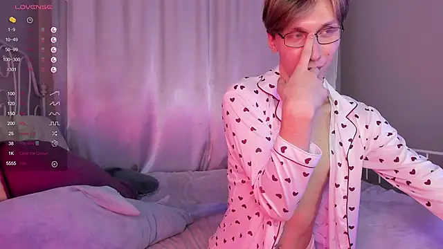 Adrian Di online show from February 4, 7:33 pm