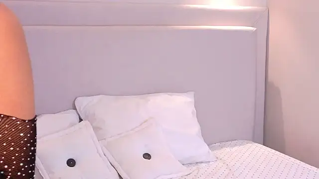 Snapshot of NickyBelmonth chatting on February 21, 3:21 pm NickyBelmonth online show from February 21, 3:21 pm