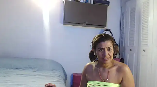 CamilaLix online show from January 19, 4:01 am