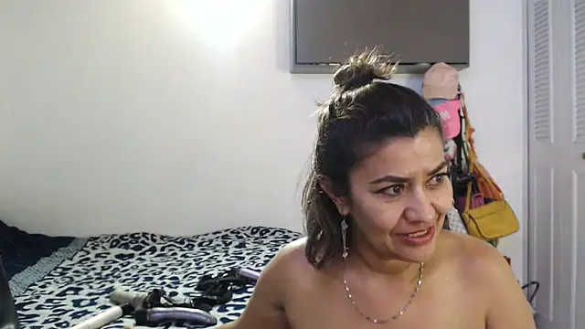 CamilaLix online show from March 3, 2:04 am