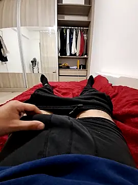 Snapshot of merty2233 chatting on February 11, 9:35 pm merty2233 online show from February 11, 9:35 pm