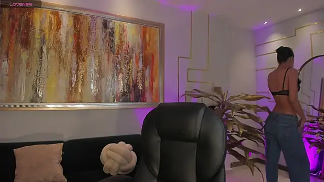 NiaSalvatore online show from February 26, 3:27 am