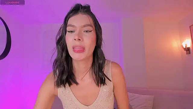 NiaSalvatore online show from April 16, 7:25 pm