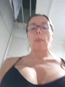 Snapshot of karina_warthon chatting on July 2, 12:21 am karina warthon online show from July 2, 12:21 am