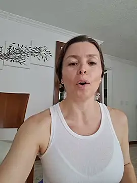 Snapshot of karina_warthon chatting on July 10, 5:37 pm karina warthon online show from July 10, 5:37 pm