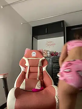 Snapshot of Amys chatting on January 9, 5:23 am Amys online show from January 9, 5:23 am