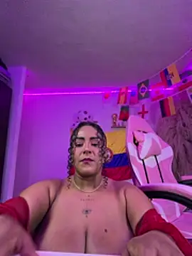 Snapshot of ariadna_cooper chatting on July 3, 4:19 am ariadna cooper online show from July 3, 4:19 am