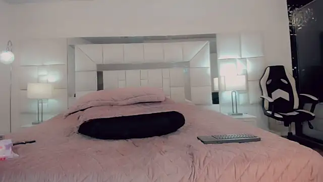 Snapshot of Gisele_fox chatting on March 13, 10:32 pm Gisele fox online show from March 13, 10:32 pm