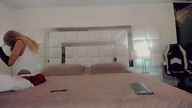 Snapshot of Gisele_fox chatting on March 14, 7:23 pm Gisele fox online show from March 14, 7:23 pm