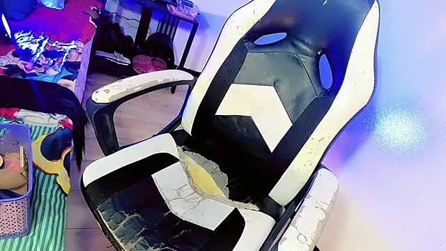 Gisele fox online show from April 18, 7:18 pm