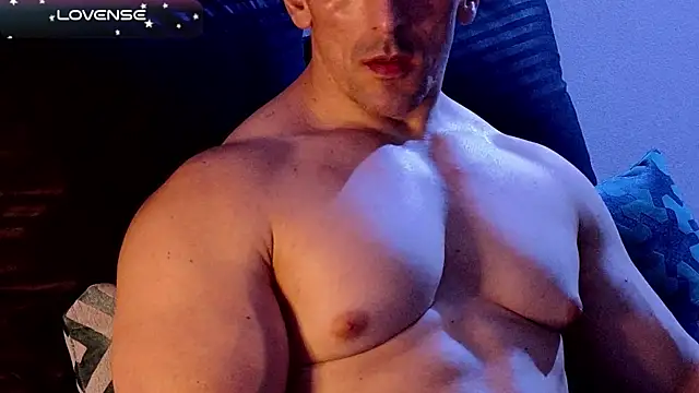 Snapshot of life_warrior chatting on December 6, 2:57 am life warrior online show from December 6, 2:57 am