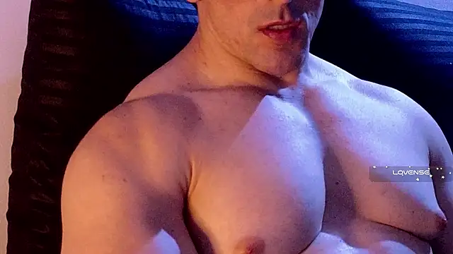 Snapshot of life_warrior chatting on February 17, 2:31 am life warrior online show from February 17, 2:31 am