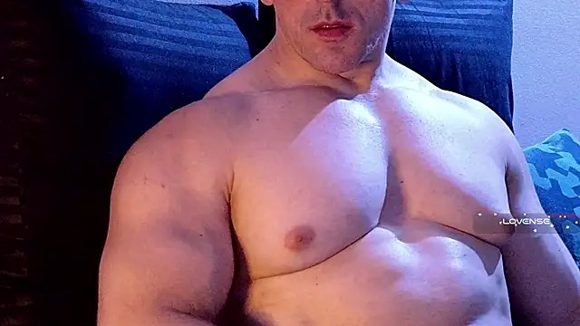 Snapshot of life_warrior chatting on February 18, 12:04 am life warrior online show from February 18, 12:04 am