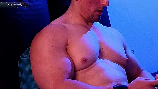 Snapshot of life_warrior chatting on October 2, 1:23 am life warrior online show from October 2, 1:23 am