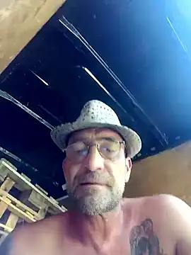 Snapshot of javierpasteur69 chatting on June 18, 9:14 am javierpasteur69 online show from June 18, 9:14 am