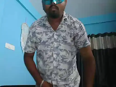 Snapshot of Desi_Heat chatting on May 14, 6:04 pm Desi Heat online show from May 14, 6:04 pm
