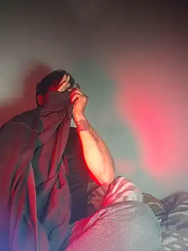 Snapshot of MAGNETICDADDY8 chatting on January 17, 10:46 pm MAGNETICDADDY8 online show from January 17, 10:46 pm