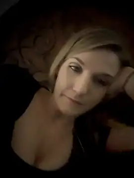 Snapshot of Kitty_DaCocks chatting on May 26, 9:55 pm Kitty DaCocks online show from May 26, 9:55 pm