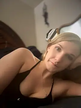 Snapshot of Kitty_DaCocks chatting on July 2, 11:22 pm Kitty DaCocks online show from July 2, 11:22 pm