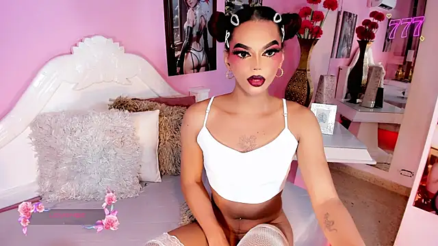 Snapshot of Diva_Smith02 chatting on July 15, 11:37 am Diva Smith02 online show from July 15, 11:37 am