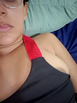 Snapshot of AliceRuivinha2 chatting on July 2, 8:37 pm AliceRuivinha2 online show from July 2, 8:37 pm