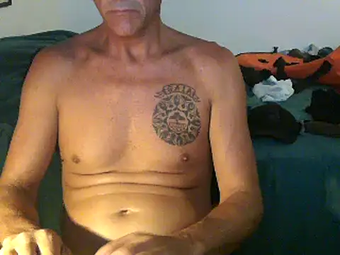 Snapshot of GoloZeusMax chatting on February 15, 10:10 pm GoloZeusMax online show from February 15, 10:10 pm