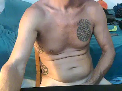 Snapshot of GoloZeusMax chatting on February 21, 6:37 pm GoloZeusMax online show from February 21, 6:37 pm