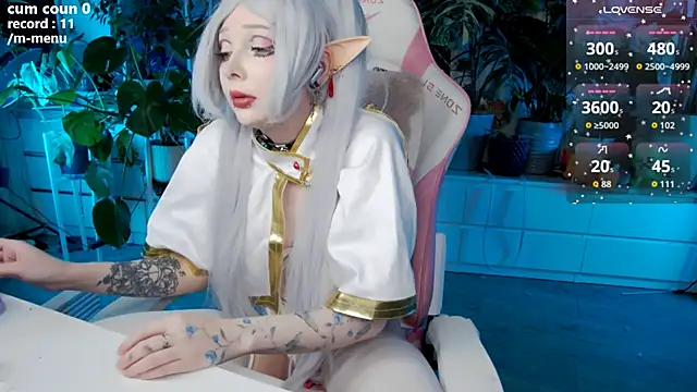 cutelittlepuff online show from April 4, 4:04 pm