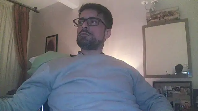 Snapshot of Patrickhound chatting on March 6, 1:48 am Patrickhound online show from March 6, 1:48 am