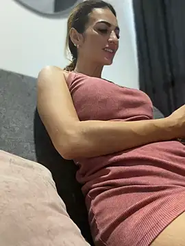 Snapshot of Samantha_bigboobs chatting on May 2, 10:37 pm Samantha bigboobs online show from May 2, 10:37 pm