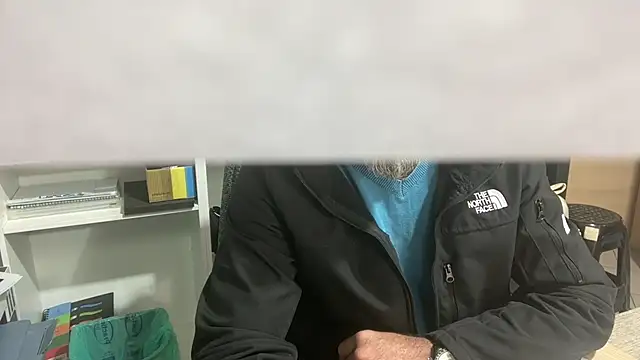 Snapshot of stefanosk chatting on January 3, 10:09 am stefanosk online show from January 3, 10:09 am