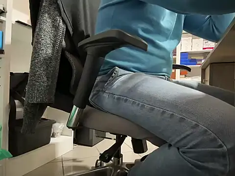 Snapshot of stefanosk chatting on January 4, 6:52 am stefanosk online show from January 4, 6:52 am