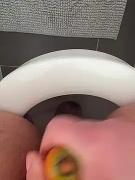 bigfatpussy28 online show from April 17, 3:37 pm