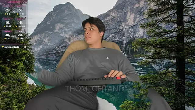 Snapshot of Thom_Ohtani chatting on April 23, 11:29 pm Thom Ohtani online show from April 23, 11:29 pm