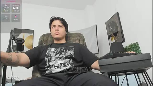 Snapshot of Thom_Ohtani chatting on May 5, 10:18 pm Thom Ohtani online show from May 5, 10:18 pm