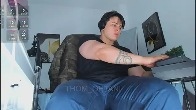 Snapshot of Thom_Ohtani chatting on May 8, 4:18 am Thom Ohtani online show from May 8, 4:18 am